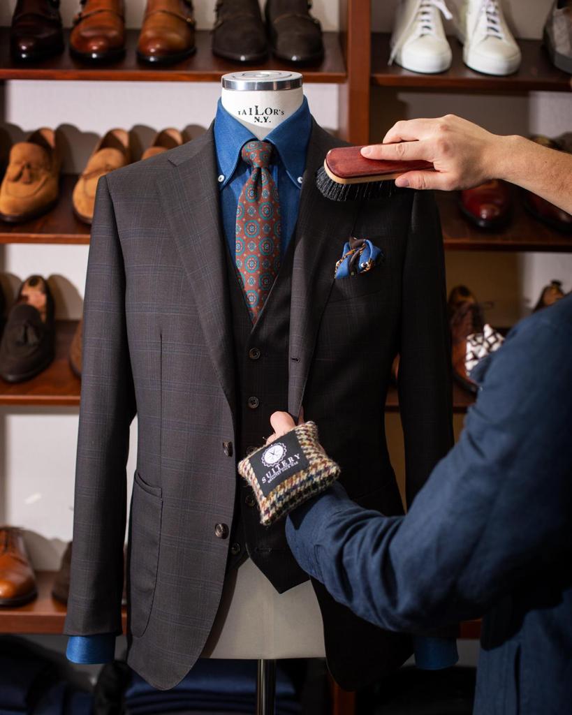 Pflegetipps – So pflegen und reinigen Sie Ihren Maßanzug